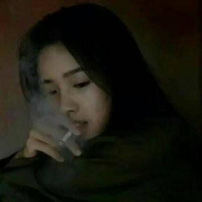 伤感抽烟真人女生头像