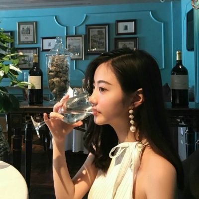 微信真人一左一右配对高清情侣头像