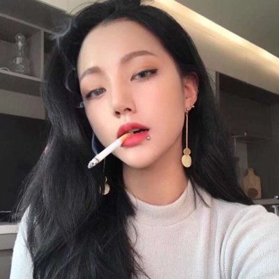 又酷又丧抑郁头像女