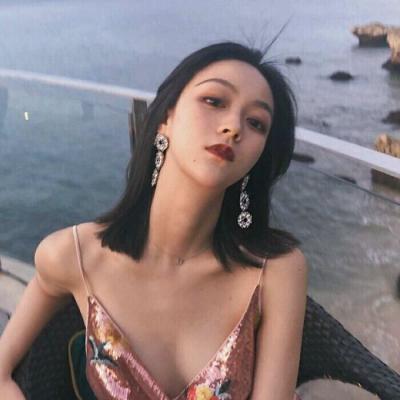 海边唯美高清女生头像