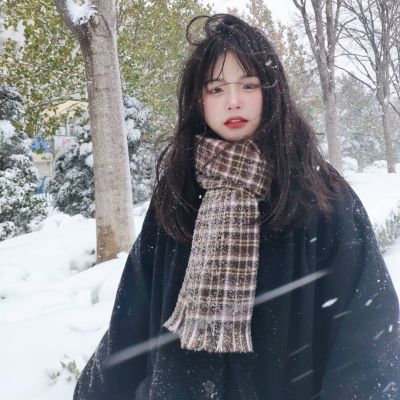 冬天下雪的唯美女生头像