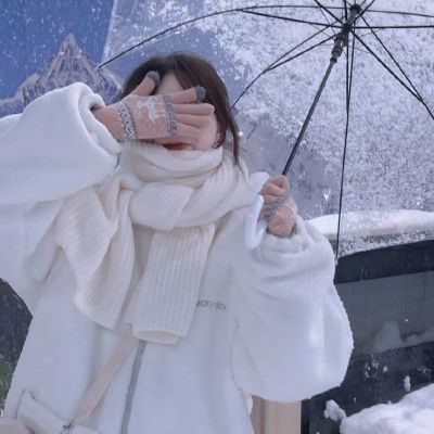 冬天下雪的唯美女生头像