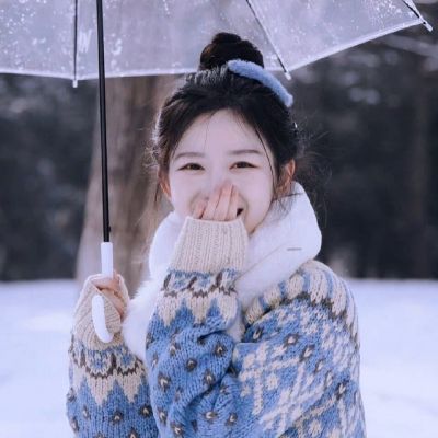 冬天下雪的唯美女生头像