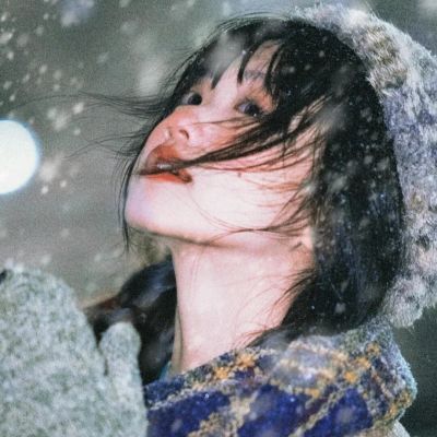 冬天下雪的唯美女生头像